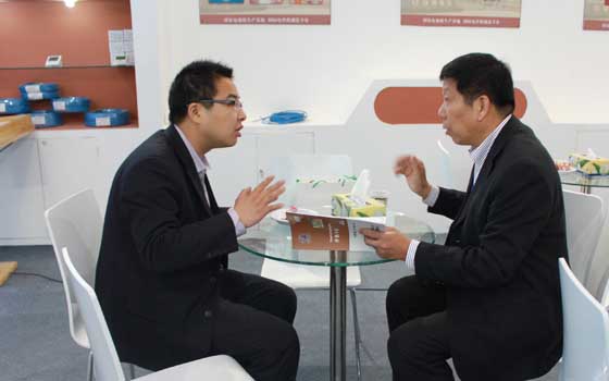 安邦集團(tuán)參加中國（北京）國際供熱通風(fēng)空調(diào)、衛(wèi)生潔具及城建設(shè)備與技術(shù)展會現(xiàn)場(圖7)