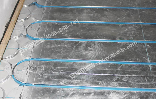 發(fā)熱電纜鋪設完畢